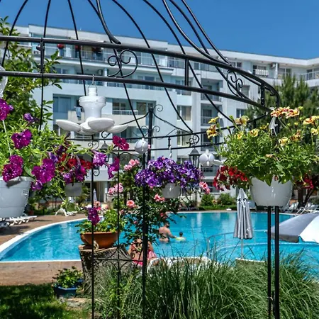Yassen Village Hotel apartamentowy 3*