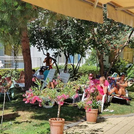 Апарт-отель Yassen Village Солнечный берег