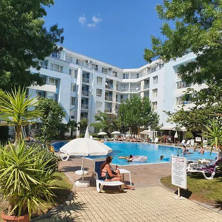 Yassen Village Apartahotel 3*