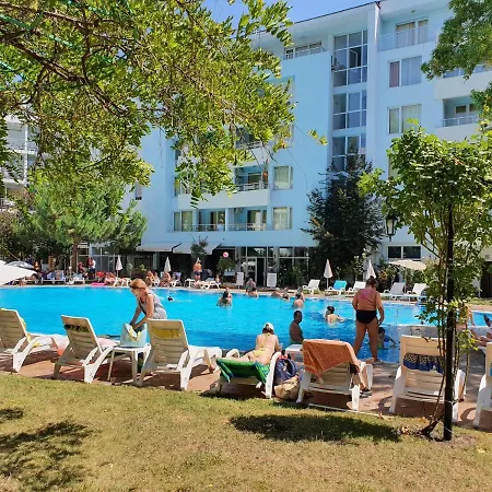Yassen Village Apartahotel 3*