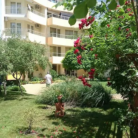 Yassen Village 3*