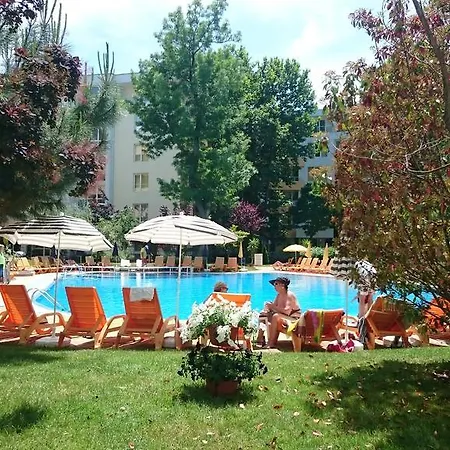 Yassen Village Apartahotel 3*