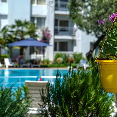Ξενοδοχείο με διαμερίσματα Yassen Village 3*
