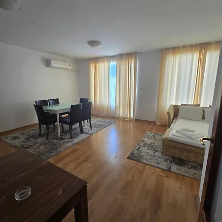 Ξενοδοχείο με διαμερίσματα Yassen Village 3*