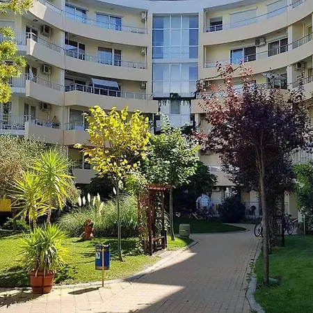 Apartahotel Yassen Village 3*
